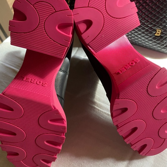 Super cute Sorel Winter Boots ! - Picture 9 of 11